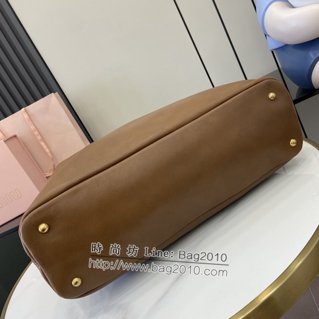 miumiu專櫃繆繆最新款女士Nappa羊皮革手提包 jh2341型號：5BG291